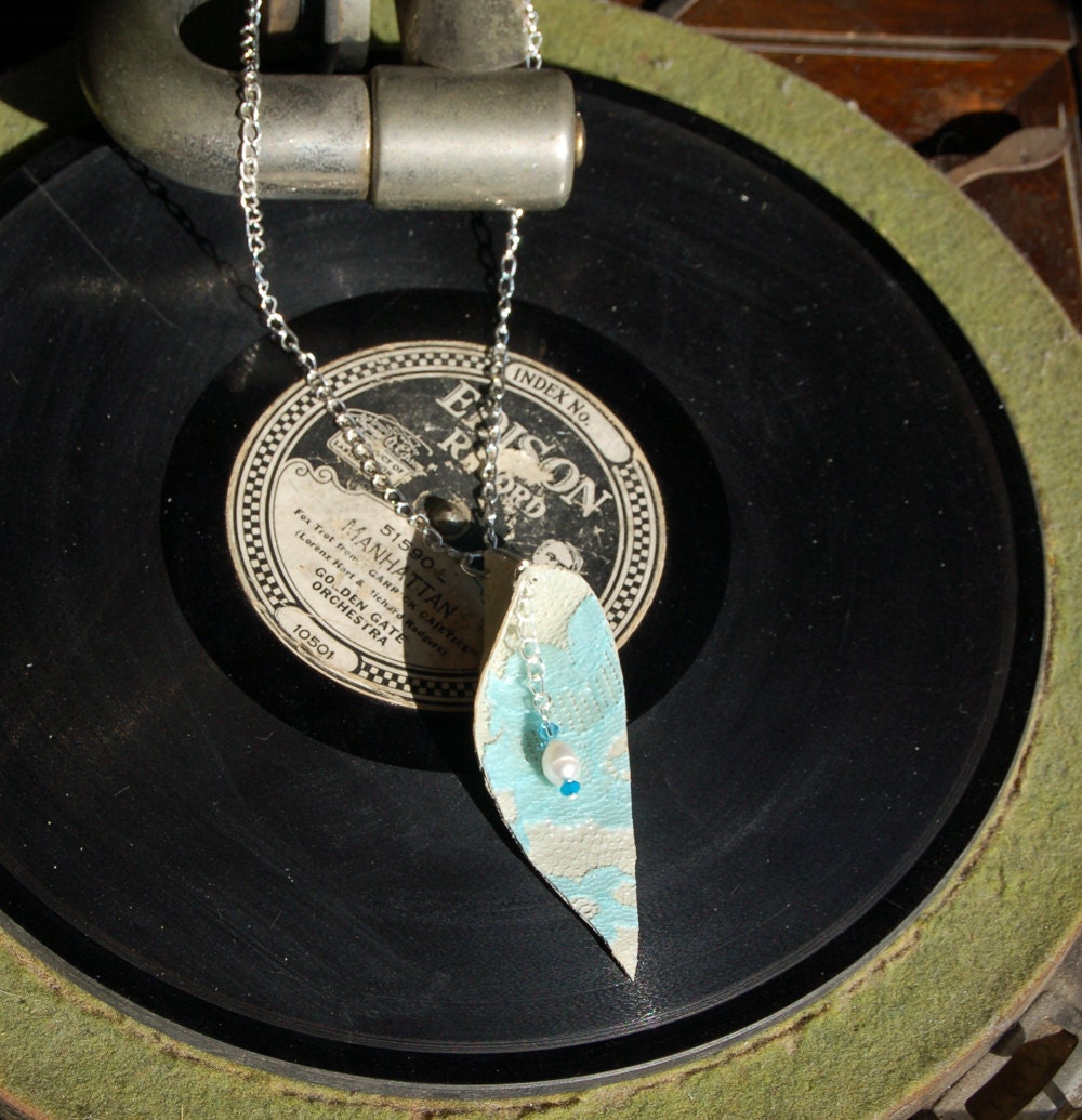 Fancy teal lace on leather necklace - FELIXIA - Delicate floral lace, upcycled white leather, pearls and Swarovskis - Eco-Friendly