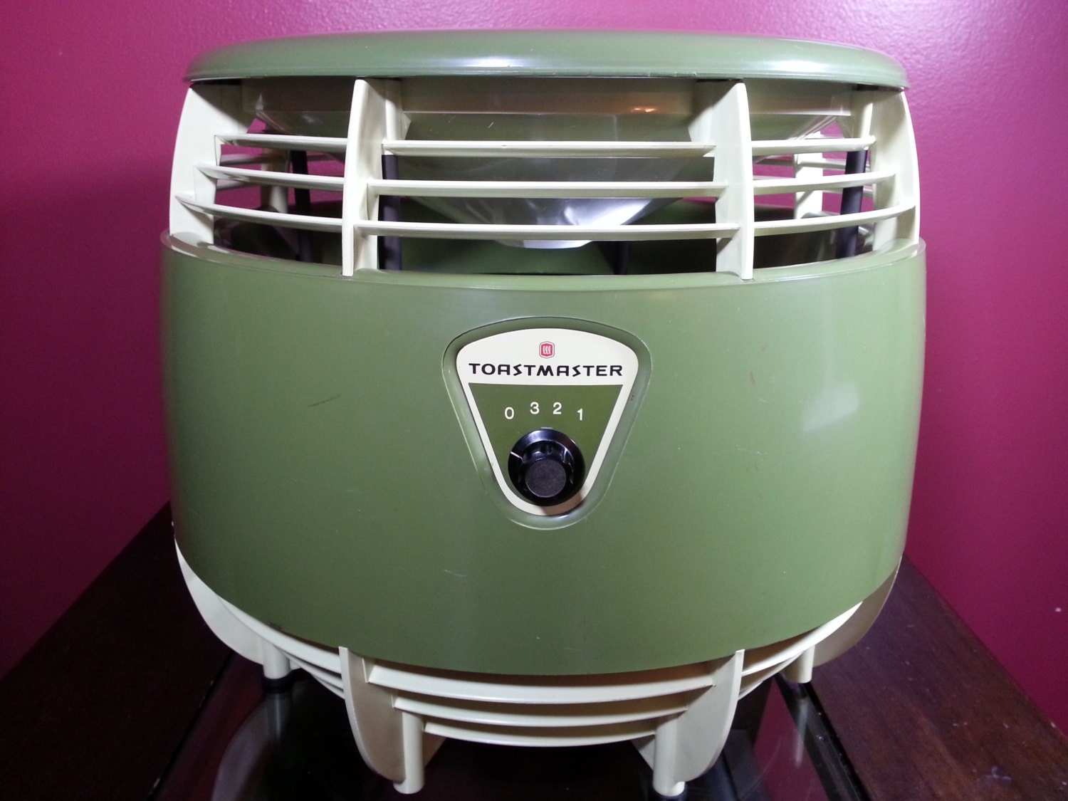 Vintage Avocado Green Toastmaster 3 Speed Hassock Fan - Model 7360