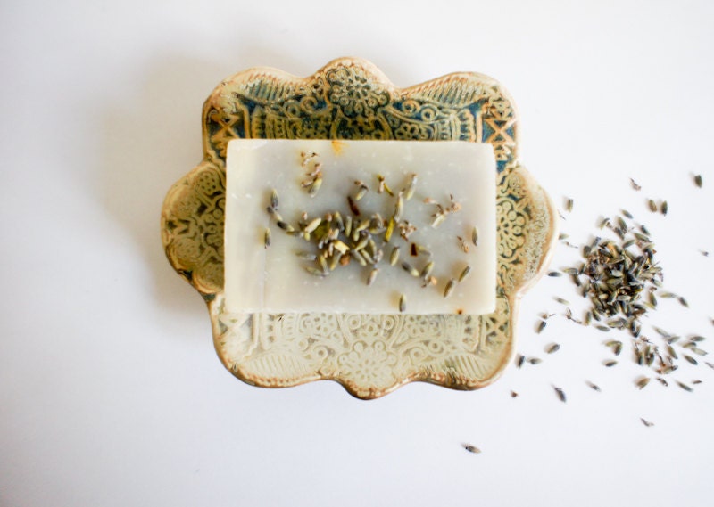 Lavender Soap // Vegan Cold Process soap //  1 bar // handmade in France // natural essential oil // neutral, natural beauty