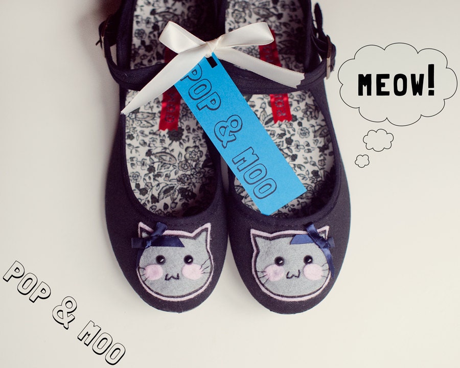 Adorable cat shoes / Cute kawaii kitty flats / Quirky ladies black canvas pumps / Statement footwear UK Size 7 (EUR 40. US 9)