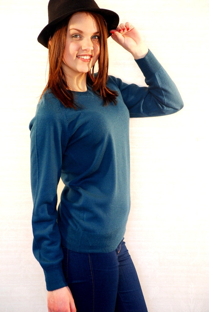 1970s Sweater / Marine Blue 70s Knit Sweater / Merino Woll Sweater / size S to M - LadoreBoutiqueVtg