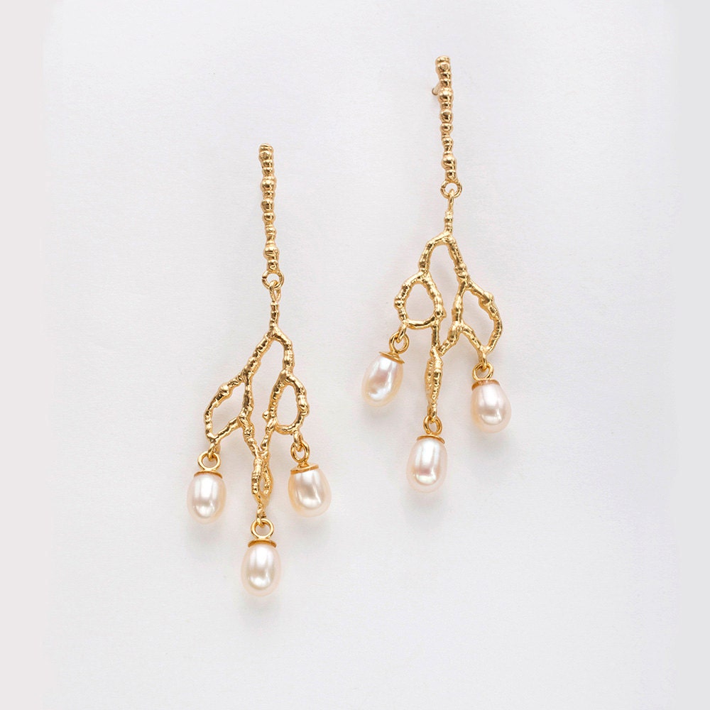 Gold Chandelier Pearl Earrings. Bridal earrings. Wedding earrings. Dangle earrings. Statement earrings. White pearl earrings. - ShiriAvda