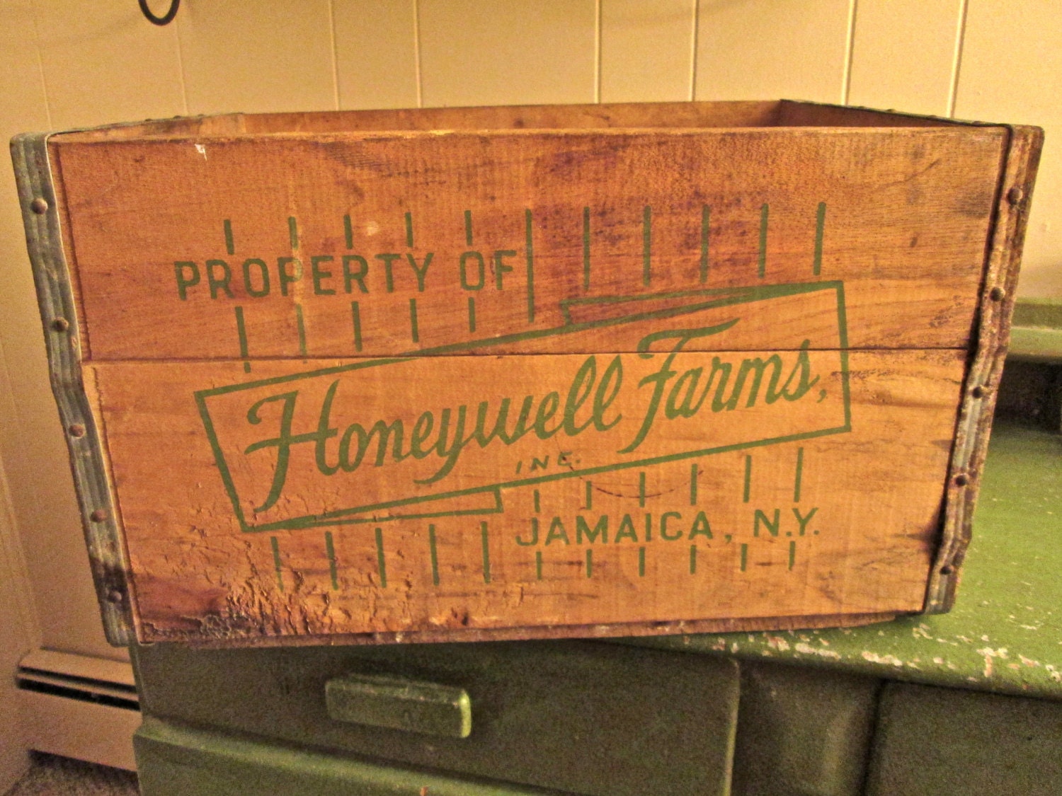 Vintage Wooden Milk Crate - Honeywell Farms - Jamaica, New York - Gallon