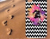 Apple iPhone 4 4G 4S 5G Hard Plastic or Rubber Cell Phone Case Cover Original Trendy Stylish Colorful Lion Black and White Chevron Design