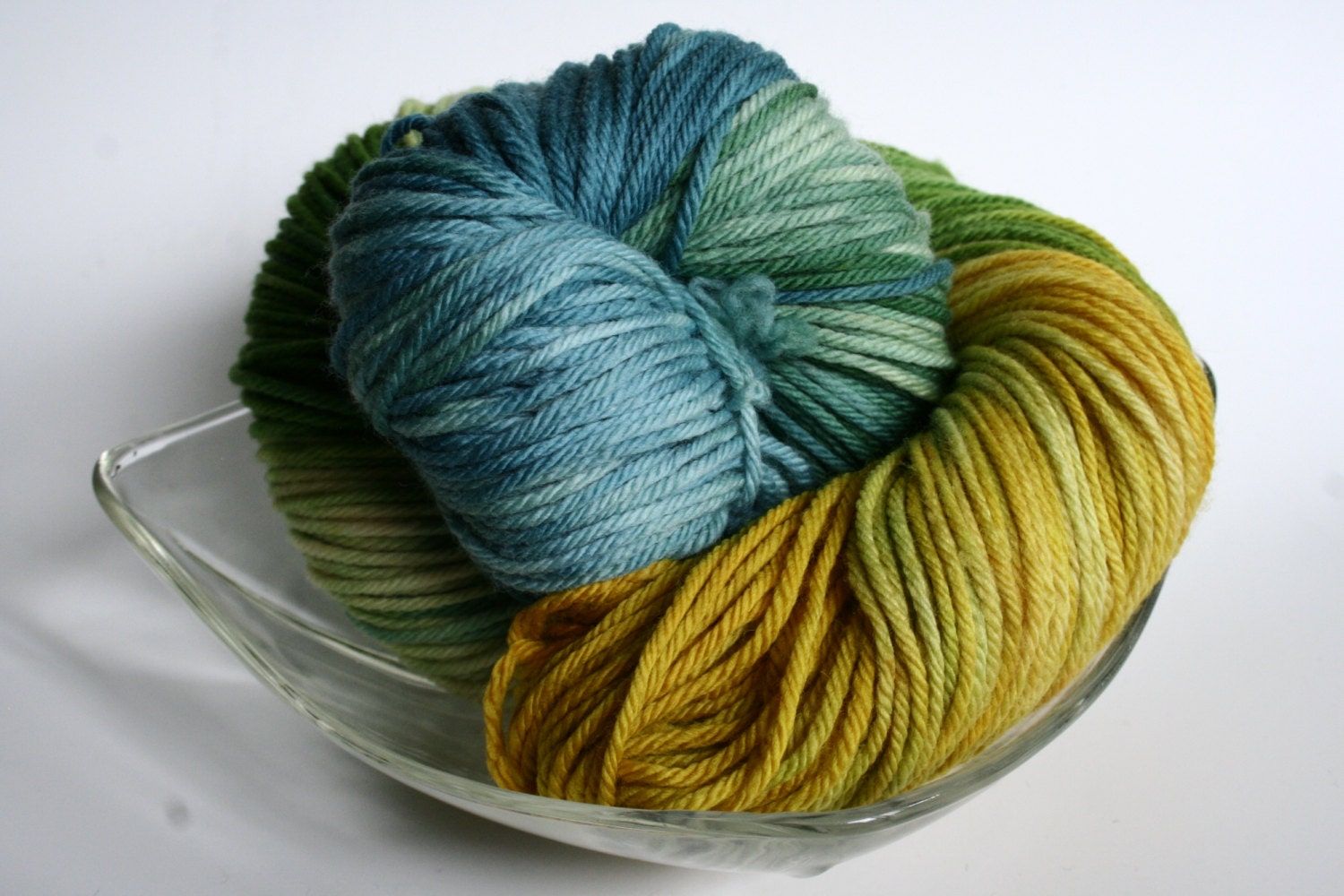 Isla Bonita:  hand dyed SW Merino worsted yarn