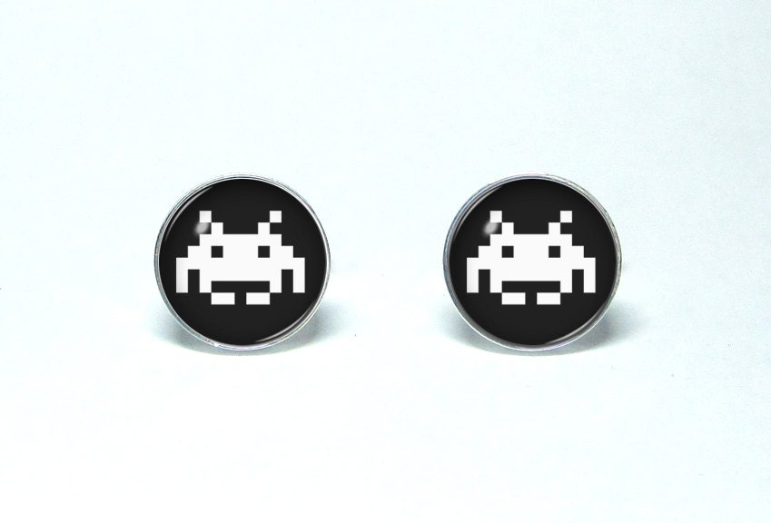Retro Pixel Space Invaders Cufflinks, Arcade, Gamer, Gaming, 16mm Silver w/ Magnifying Dome & Velvet Pouch, Gift for Men, Accessories