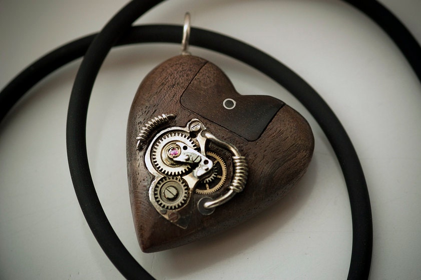 8GB USB Heart Pendant