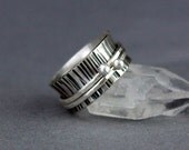 Hammered Silver Spinner Ring with Silver Dots, Wood Grain Texture