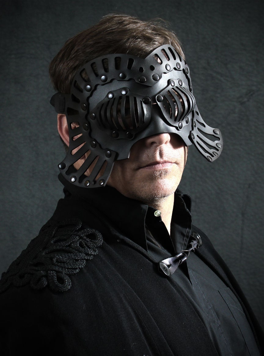 Falconer Leather Mask in Black