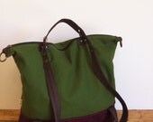 Vegan convertibel tote in forest green canvas and burgundy wine vegan suede