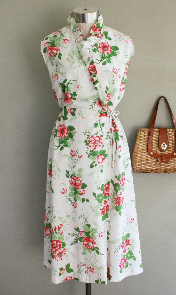 Pretty yet Practical - Cotton House Dress - Circa 1940-50s - Rosie the Riviter - or Hazel - by Smart Time