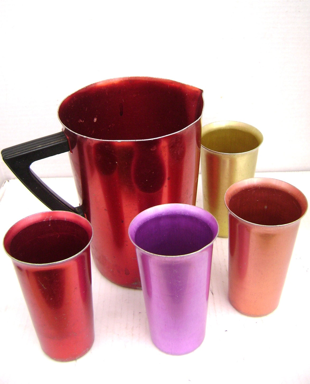 Vintage Aluminum Bascal Pitcher and 4 Tumblers, Set of 5, Shabby Cottage Chic, Retro Koolaid or Cocktails, Shiny Red Bakelite Handle