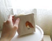 Felt Robin on Natural Linen Coin Purse Zipper Pouch