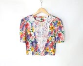 Vintage 80s Bright Floral Lace Yoke Cotton Cropped Top // Women's Summer Shirt