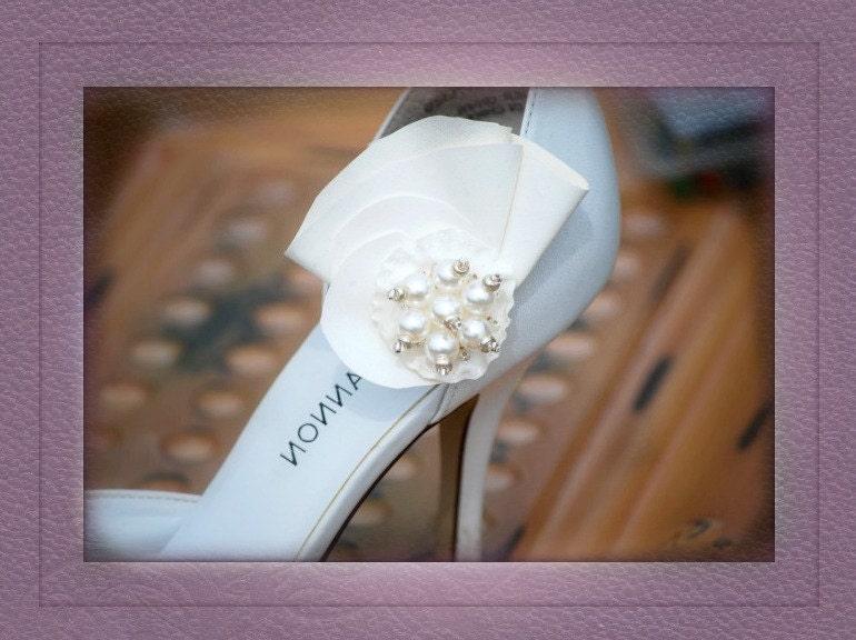 Ruffles & Pearls Shoe Clips. Handmade Ivory / Off White, Spring Bride Couture, Feminine Fan Unique Gifts for Her, Romantic Modern Romance