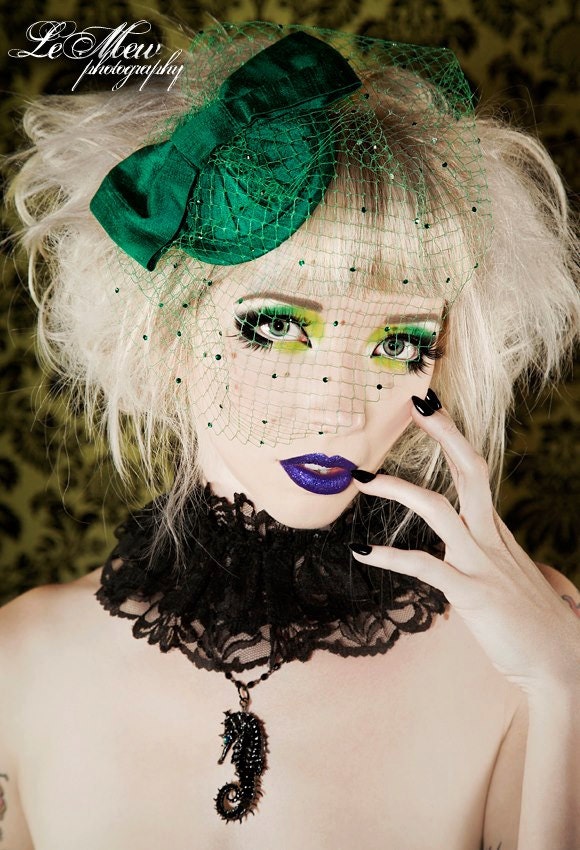 The Minnie - Emerald Silk Bow Fascinator Cocktail Hat - Rhinestone Veiled