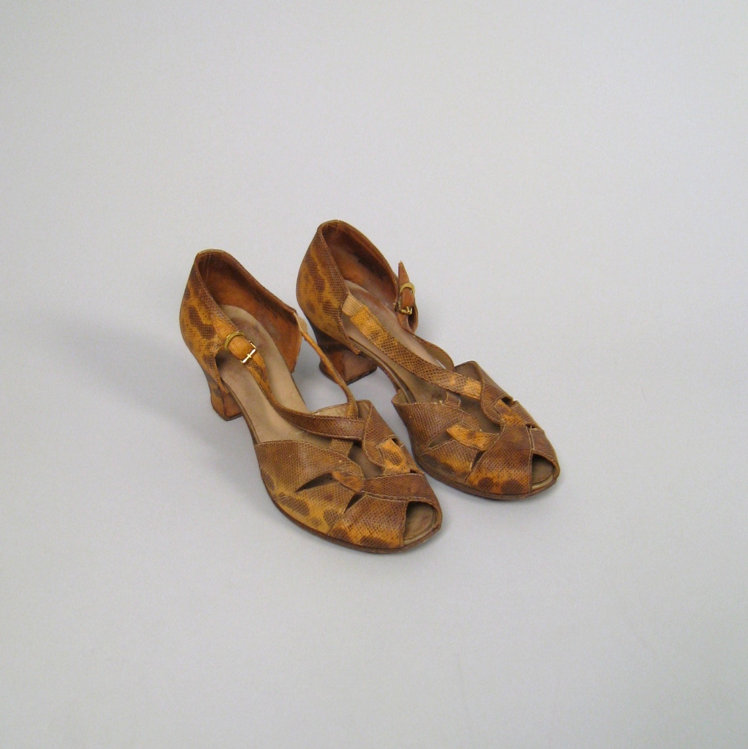 Vintage 1940s python snake skin peep toe heels