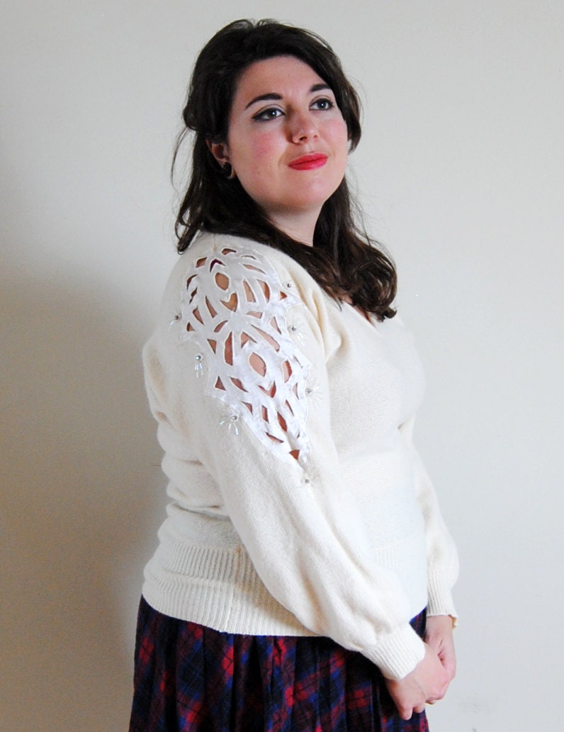 SALE Plus Size Vintage Sweater 1950s White Cashmere V neck with Detailed Arm Lace // Last of Winter Wonder // Size 12 L -XL