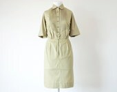 Vintage 1960s dress / khaki green shirtwaist / 60s shift dress Peck & Peck / S