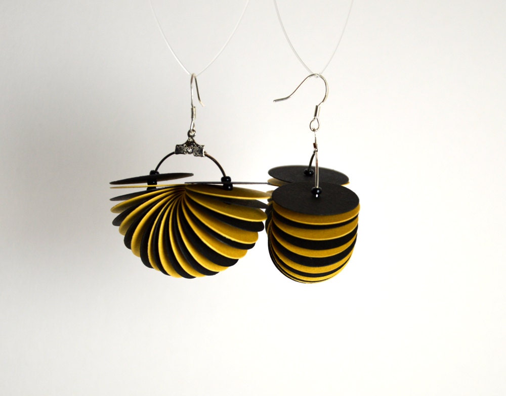 Black and golden: Dangle Earrings made of cardstock