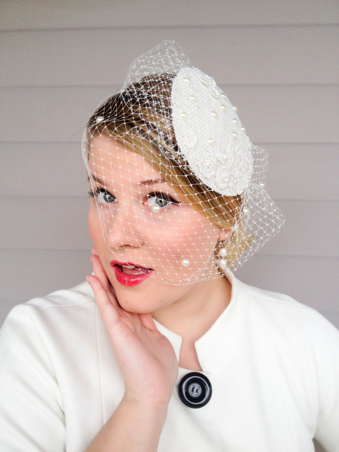 Mi Amor 50s-inspired ivory birdcage veil and fascinator