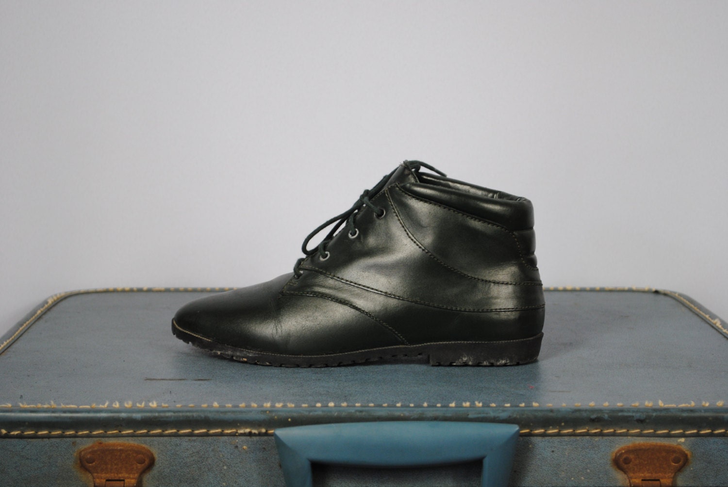 Vintage Dark GREEN Leather Lace Up BOOTIES. 8 (Euro 38.5)