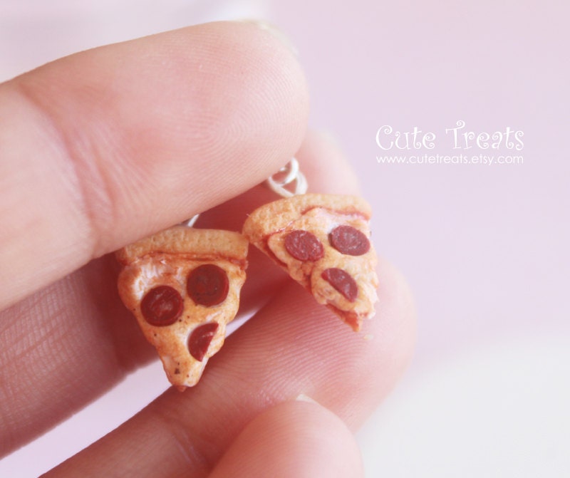 Miniature food jewelry - Pizza earrings