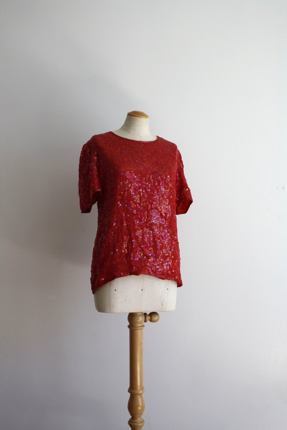 Sequin Tshirt Red SILK Shirt - Women's S M L - 1980s VINTAGE