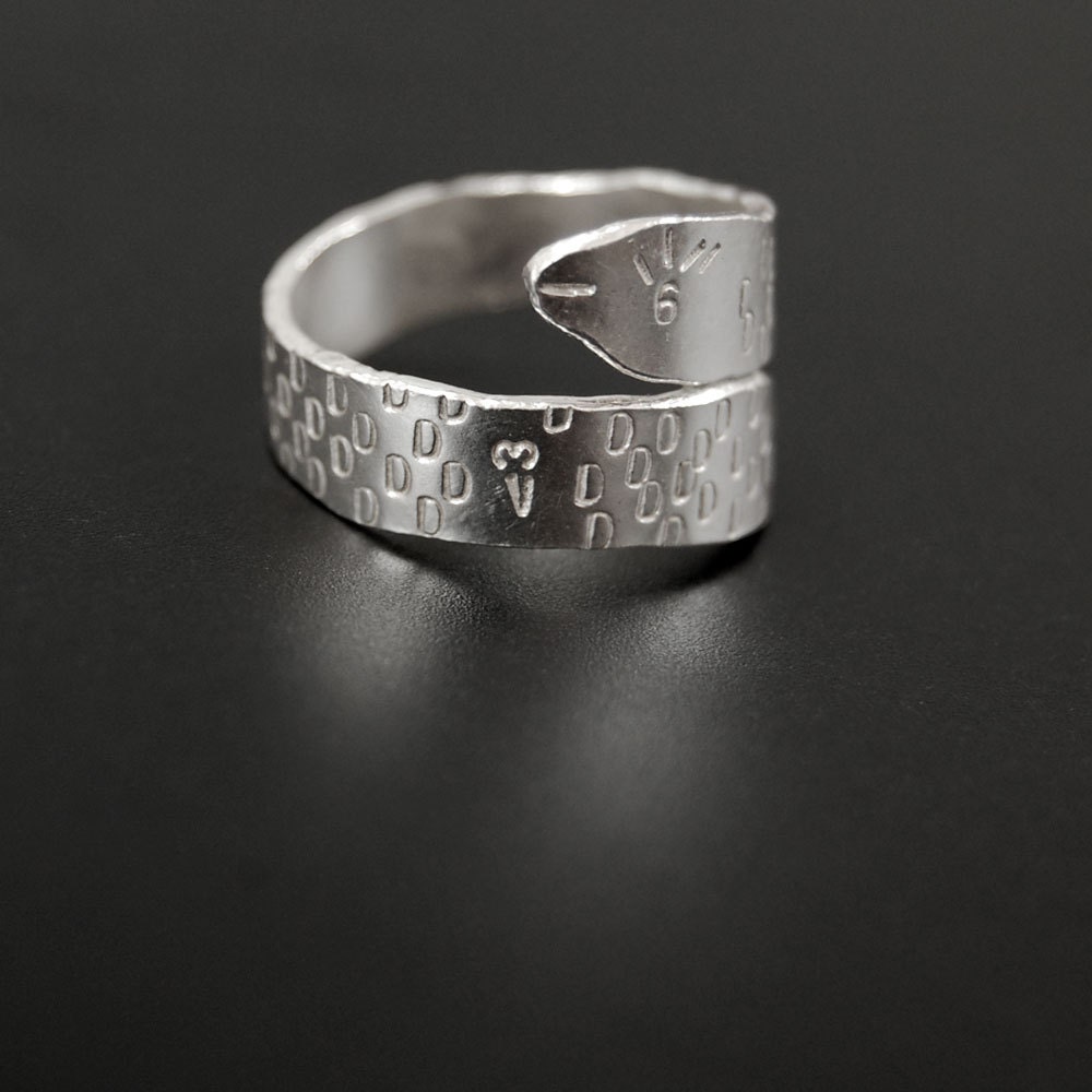 SAMPLE SALE Friendly snake ring, fine silver