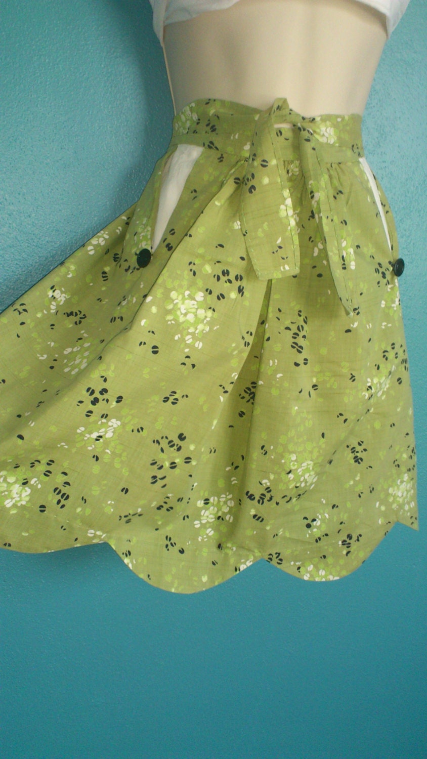 Olive Green Vintage Scalloped Half Apron M - L