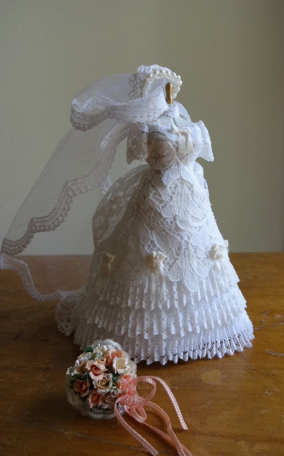 Vintage dollhouse white lace wedding dress, veil and light pink bouquet - 1/12 scale