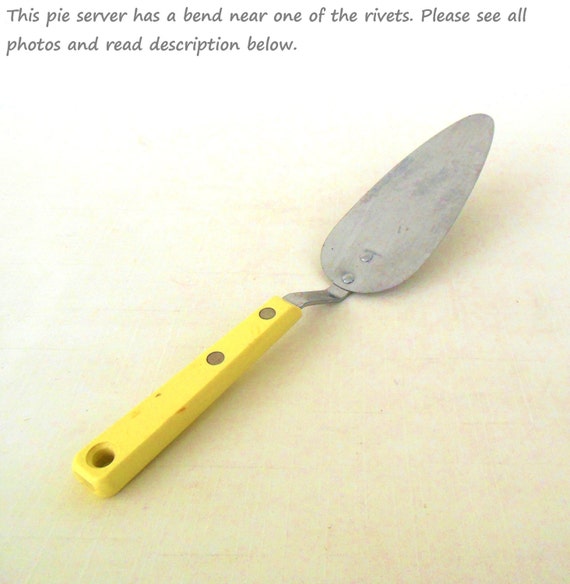 Ekco Kitchen Utensil Pie Server Spatula by LaurasLastDitch