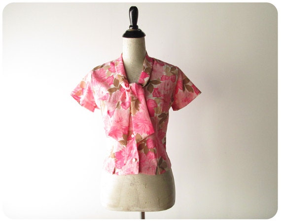 1960s Blouse // Pink and Brown Floral 1960s Cropped Blouse with Kitten Bow // small - medium. - myVintageValentine