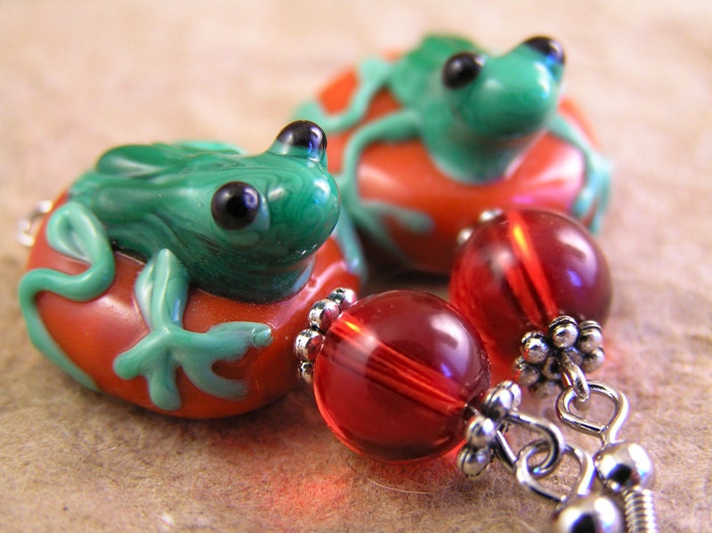 Green frog earrings. Cute lampwork glass bead frogs with red glass beads. vintage style handmade jewelry