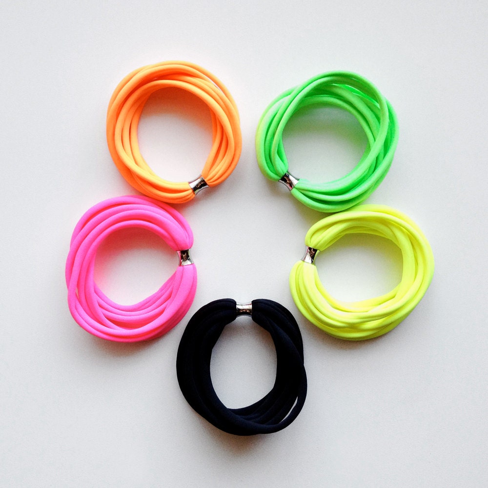 the birdie bracelet - handmade with a neon fabric and a stainless steel bead