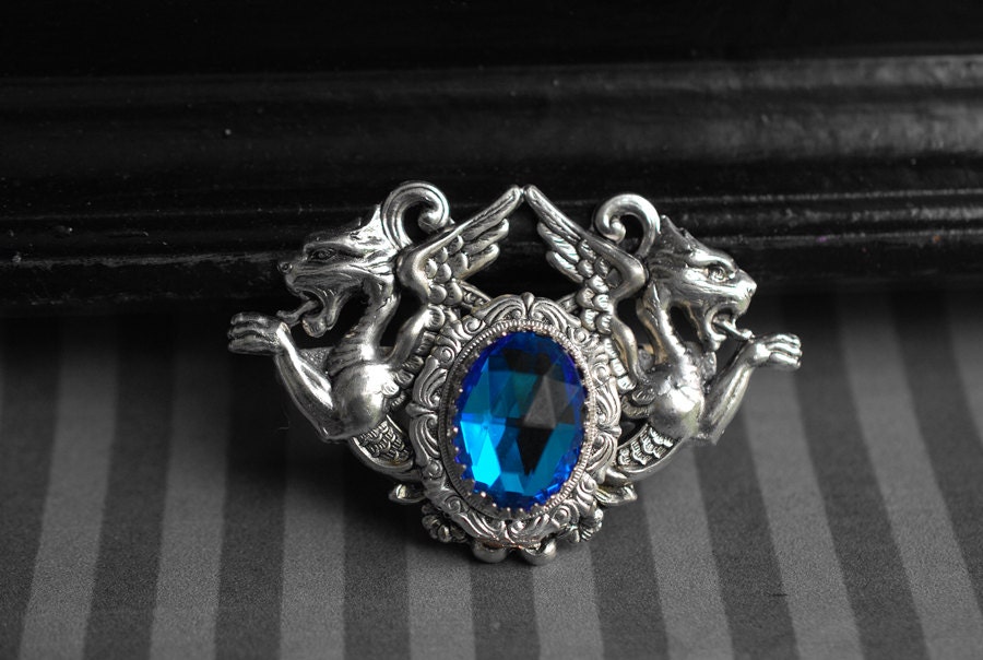 Medieval Dragons hair clip with sapphire blue glass cabochon - Gothic jewelry
