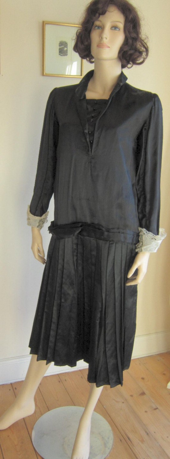 Genuine 20s silk day dress drop waist pleats lace cuffs flapper Bust 36