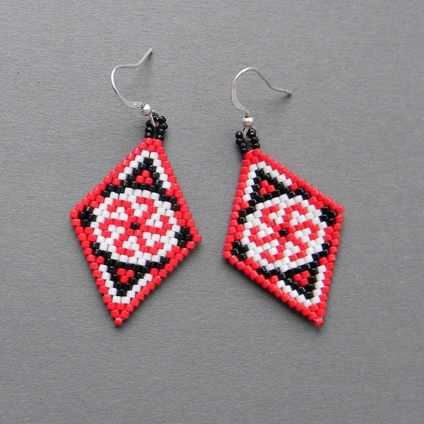 Red, White and black seed bead earrings with solar symbol - Peyote Earrings, ethnic jewelry