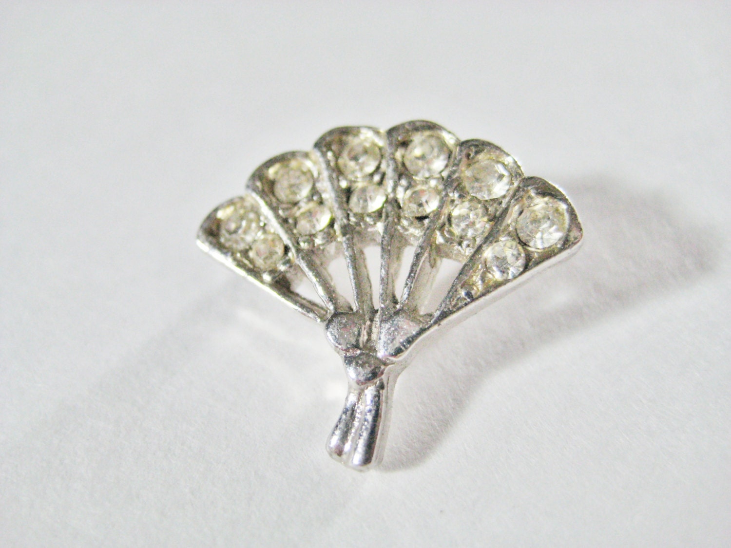 Vintage Tiny Fan Brooch Pin Clear Rhinestone Silver Tone C 1950s Scatter Pin