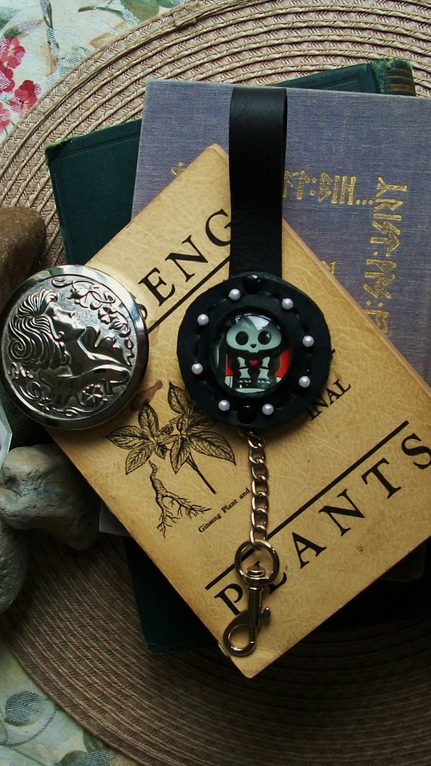 Steampunk Belt Fob Black Leather Skeleton Steel Chain Faux Pearl Lanyard Clip Holder