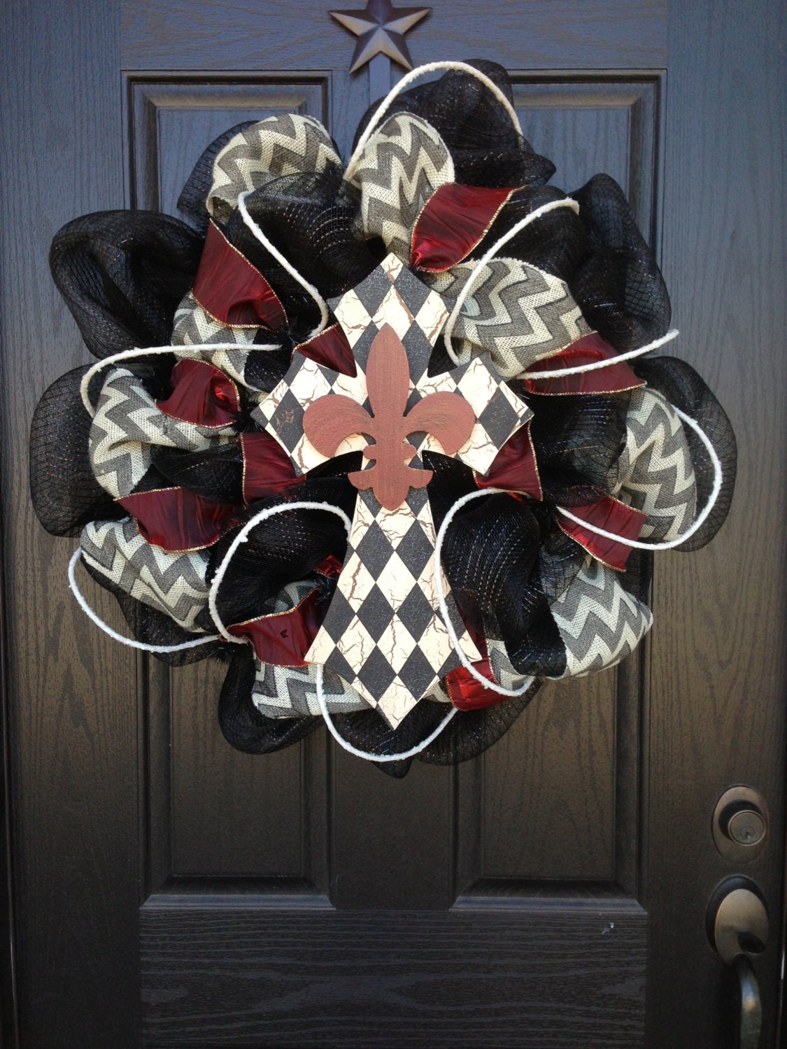 ELEGANT CHEVRON CROSS Mesh Wreath
