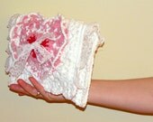 Pearls,lace and pink heart purse. Romantic crochet handbag. White crochet handmade clutch.