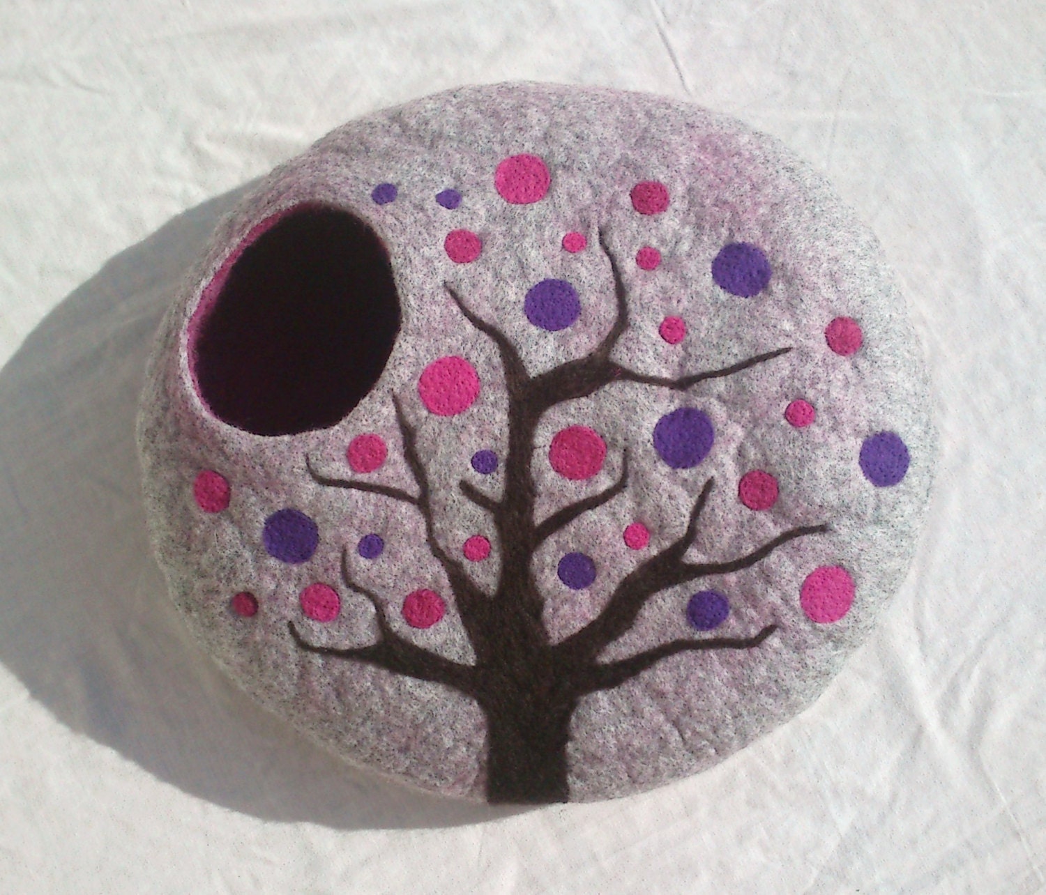 M size handmade cat bed / cave / house / basket / Felted merino wool