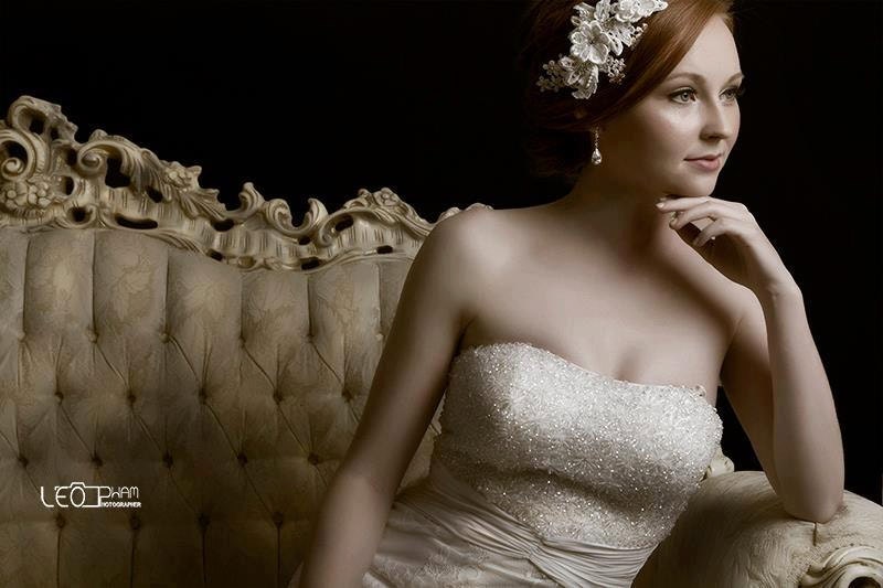 Lace Hair Comb, Bridal Lace Headpiece, White Lace Comb, White Fascinator, Rhinestone and Pearl Lace Hair Comb, Ready to ship