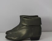 Olive Booties. Vintage Italian Leather Ankle Boots 1970s Pull On size 5