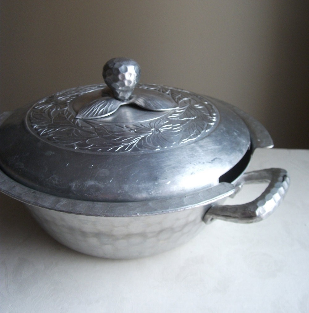 Vintage Everlast Aluminum Casserole Dish - Pretty Pot Luck