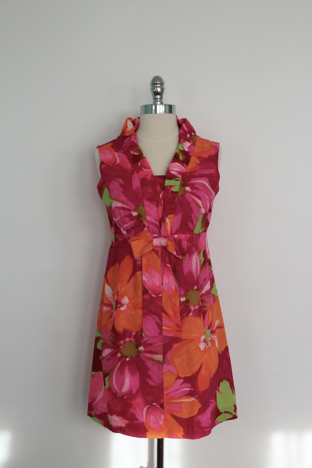 1960s Hawaiian / Short Dress / McInerney Hawaii / Vintage Mid-Century / Pink Floral Print / Size Small S XS