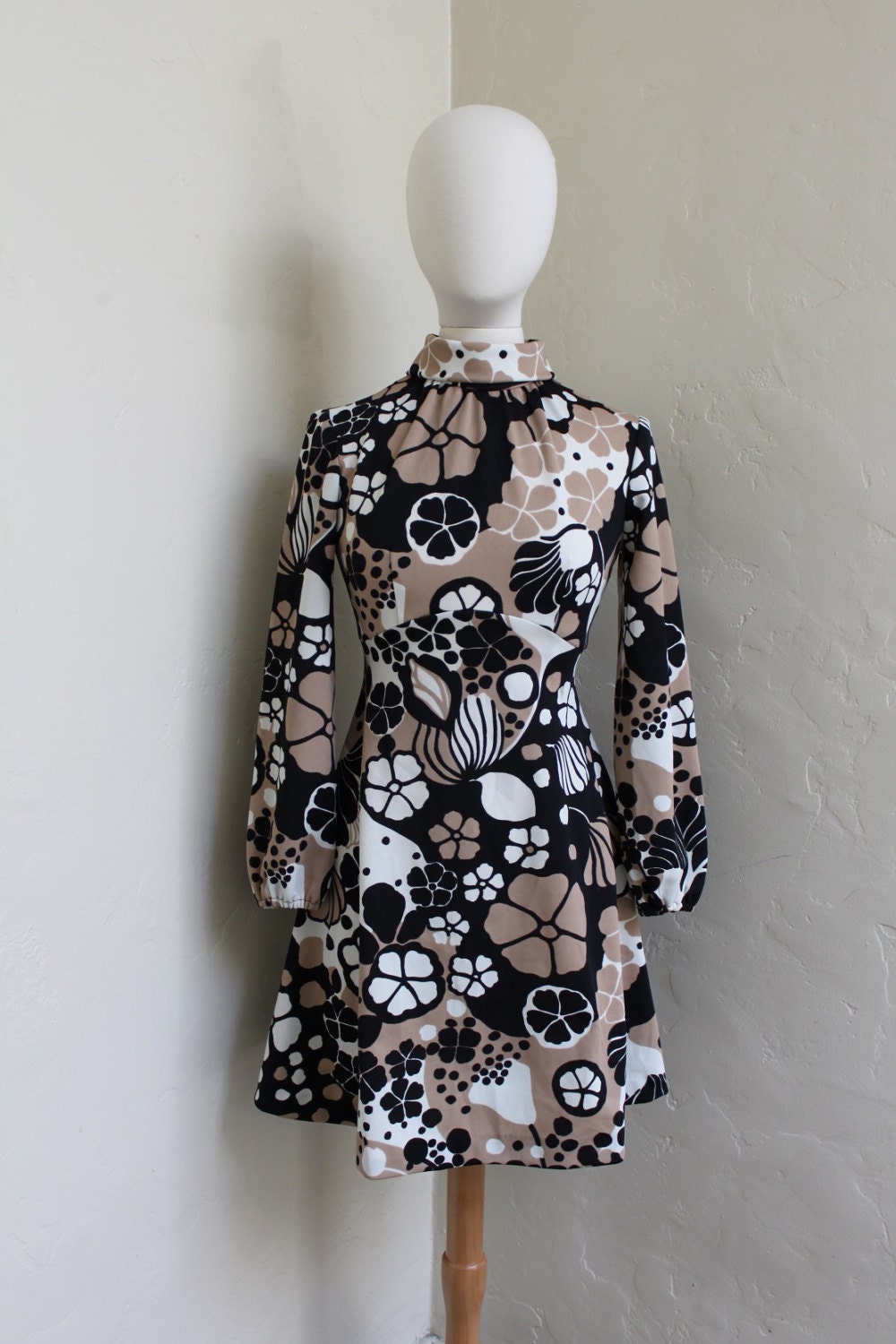 Monochromatic Flowers - Vintage 1960's Mod Mini Dress by Sherbert Original - Size 6