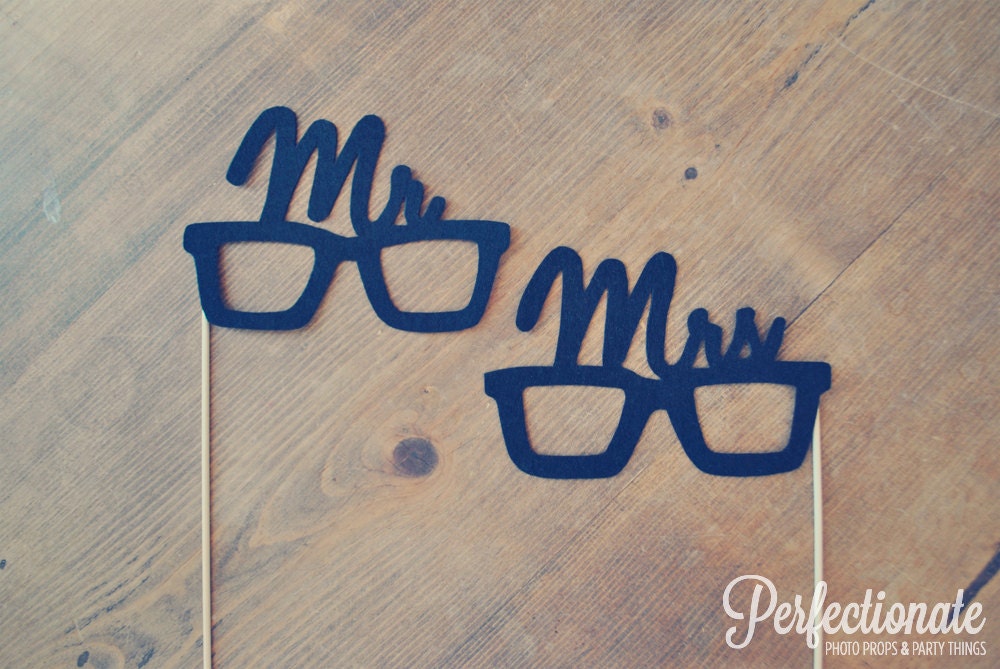 Felt Photo Props // Mr and Mrs Glasses on a stick // Retro Glasses Prop // Newlywed Photo Prop // Felt Glasses // Wedding Photo Booth Props