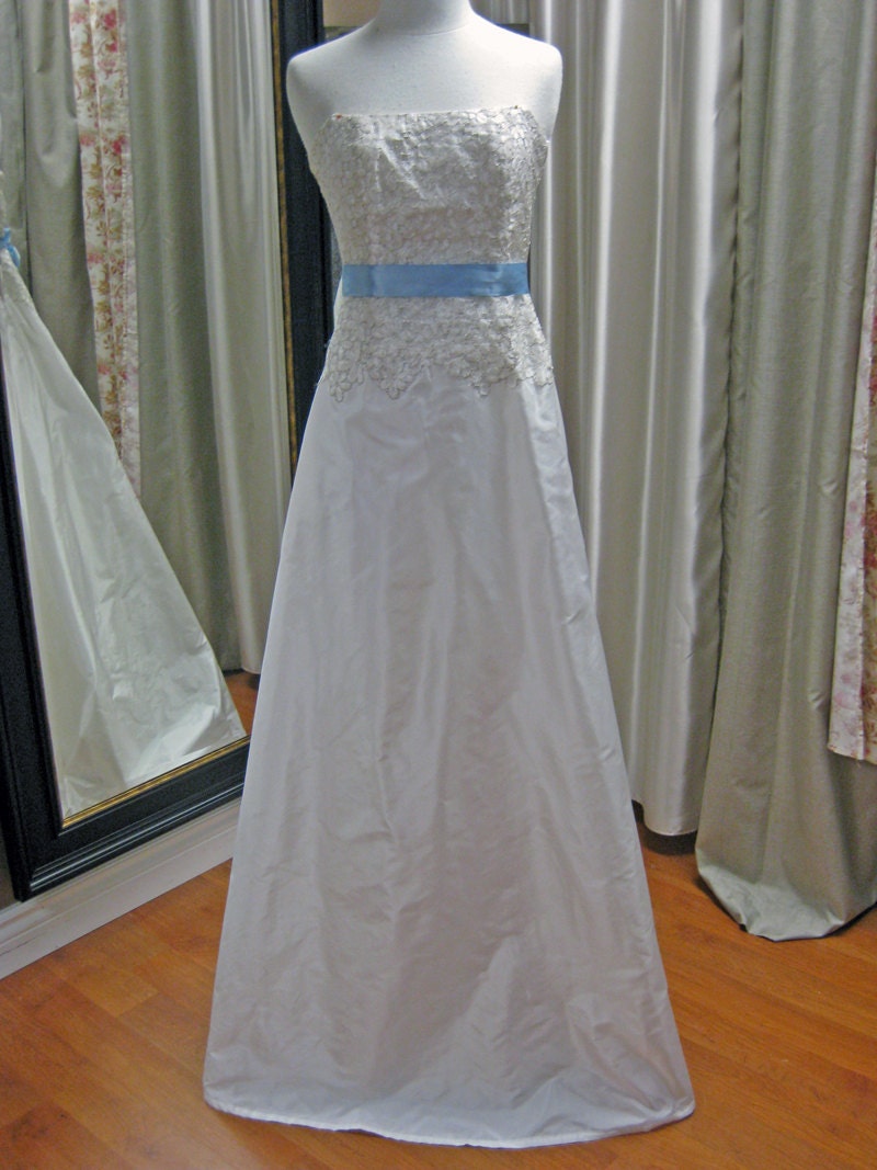 SAMPLE SALE: European Lace, Aline Wedding Gown, Romanitc and Eco Friendly, Modern Wedding Dress